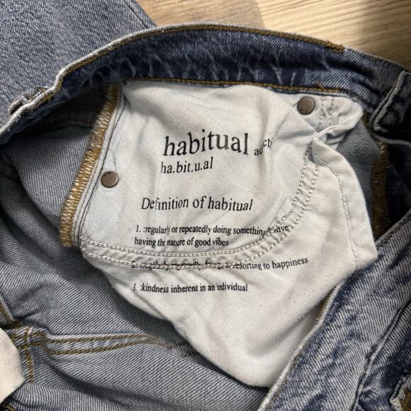 Habitual Logan Jeans Size 8/29 Medium Wash with Slight Flare Women’s - Picture 8 of 8